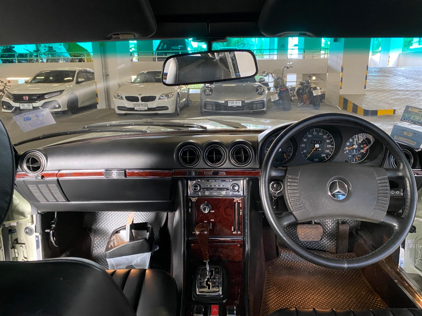 บริการเช่ารถหรู รถโบราณ รถคลาสสิค Retroluxcars.com