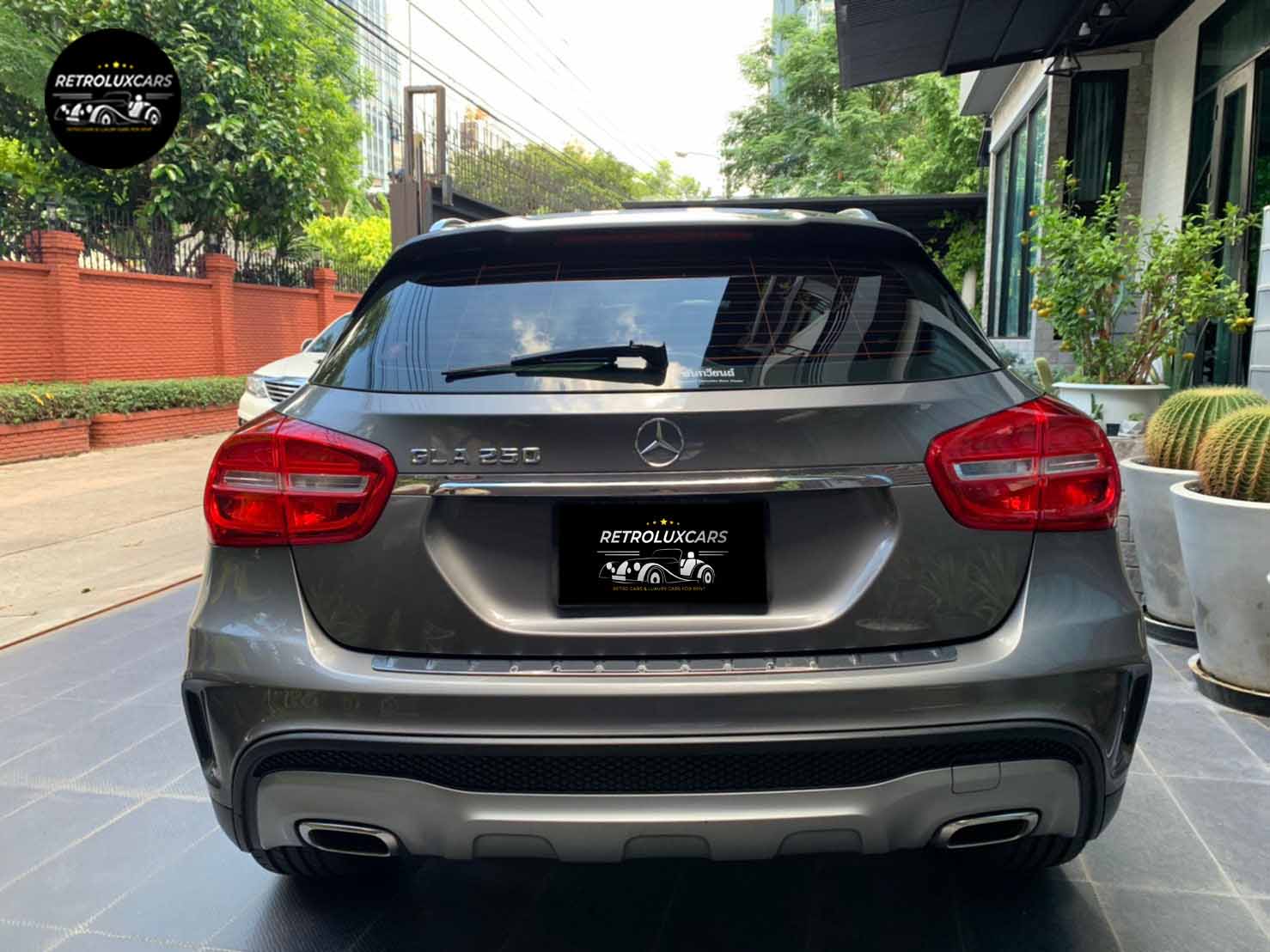 บริการเช่ารถหรู รถโบราณ รถคลาสสิค Retroluxcars.com